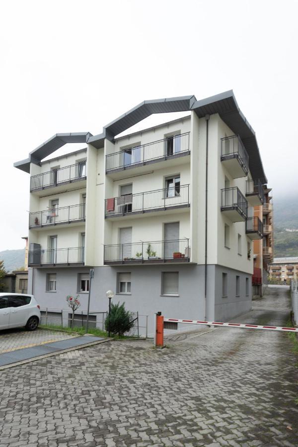 Casa Vacanze Valeria Сондрио Екстериор снимка